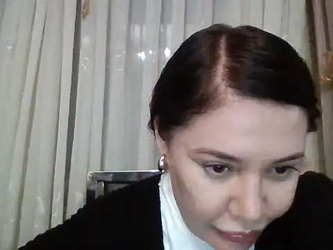Snapshot of Lomivah chatting on 26, 11, 2025 Lomivah online show from 26, 11, 2025
