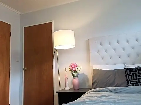 ZoeyJohnson online show from 28, 4, 2026