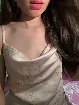 Snapshot of Bella_sexy98 chatting on 18, 5, 2026 Bella sexy98 online show from 18, 5, 2026