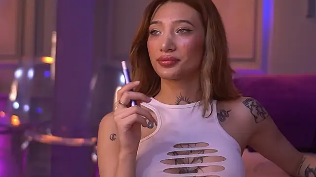 Snapshot of SiennaJayden chatting on 8, 10, 2025 SiennaJayden online show from 8, 10, 2025