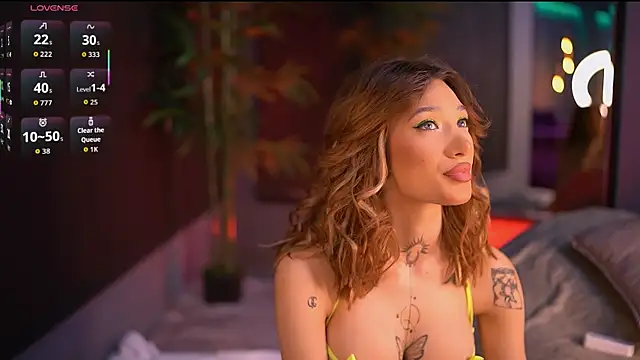 Snapshot of SiennaJayden chatting on 14, 10, 2025 SiennaJayden online show from 14, 10, 2025