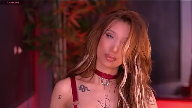 Snapshot of SiennaJayden chatting on 5, 12, 2025 SiennaJayden online show from 5, 12, 2025