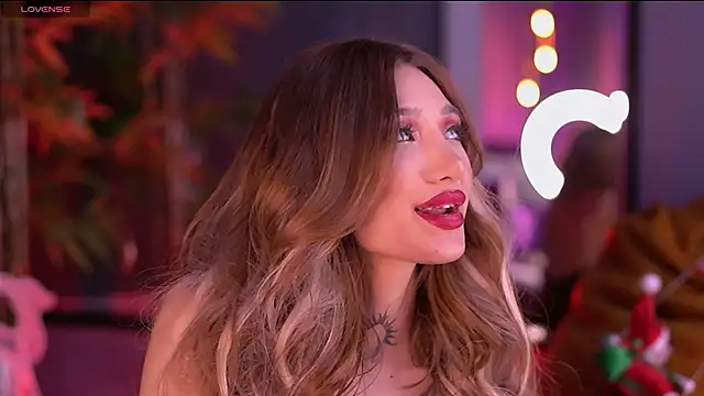 Snapshot of SiennaJayden chatting on 19, 12, 2025 SiennaJayden online show from 19, 12, 2025