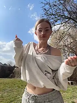 MilaMoone online show from 18, 3, 2026