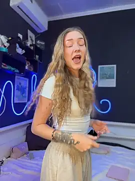 MilaMoone online show from 23, 4, 2026