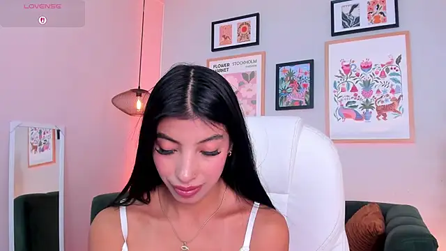 Tiffany Low online show from 21, 7, 2026