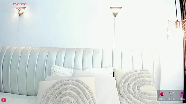 Naomi Rousse online show from 23, 4, 2026