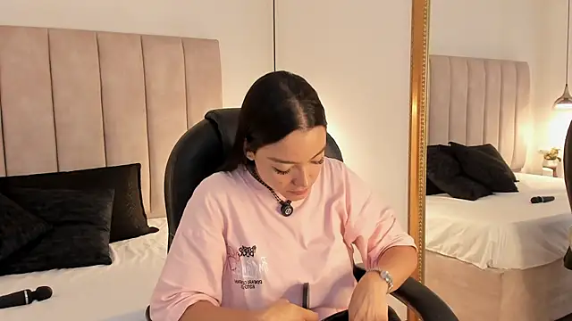 Megan-8 online show from 10, 4, 2026