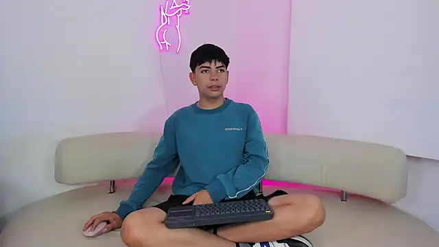 Snapshot of Peter_chase chatting on 4, 10, 2025 Peter chase online show from 4, 10, 2025