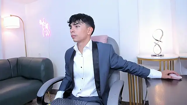 Snapshot of Peter_chase chatting on 22, 11, 2025 Peter chase online show from 22, 11, 2025