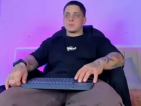 denis munera online show from 17, 9, 2025