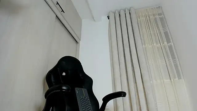 Snapshot of Biscuit_oliva chatting on 28, 4, 2026 Biscuit oliva online show from 28, 4, 2026