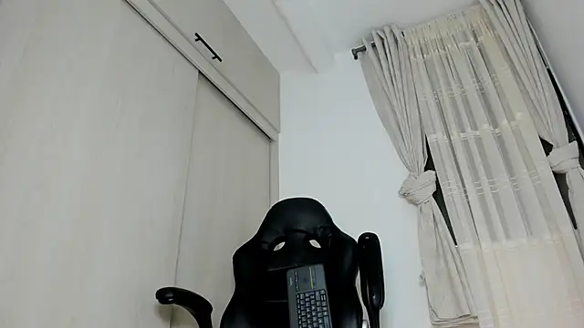 Snapshot of Biscuit_oliva chatting on 11, 6, 2026 Biscuit oliva online show from 11, 6, 2026