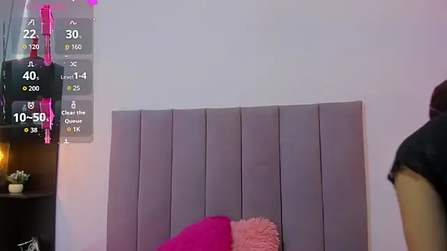 HoollyHendrix online show from 21, 10, 2025