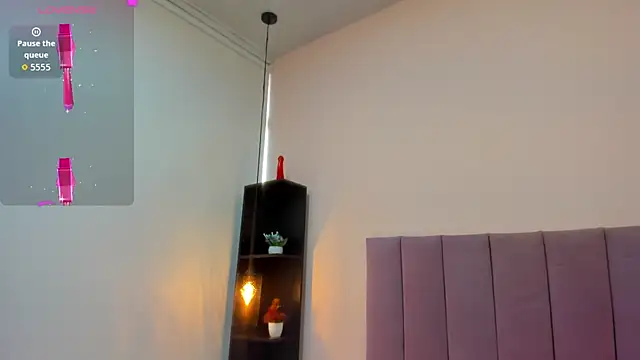 HoollyHendrix online show from 20, 11, 2025