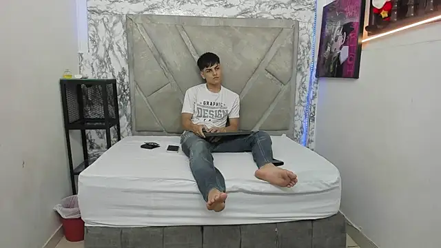 Logan Jhonson online show from 24, 10, 2025