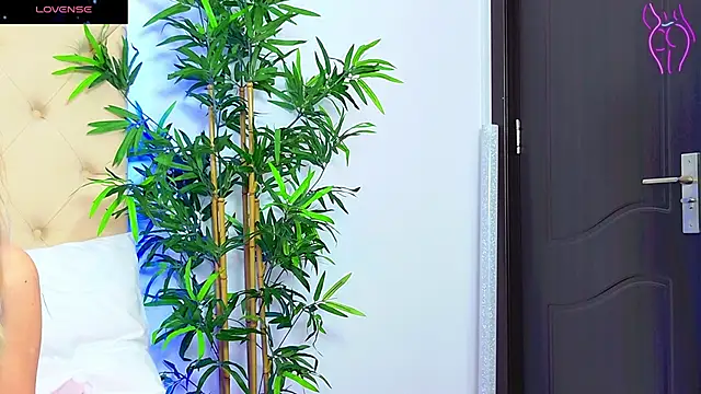 CoraVex online show from 22, 9, 2025