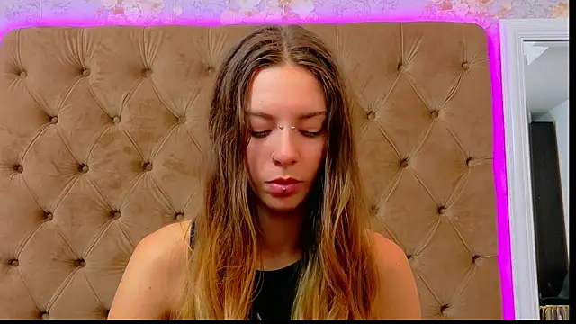 CoraVex online show from 11, 6, 2026