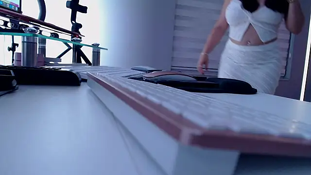 theofficialsophiasanchez online show from 10, 4, 2026