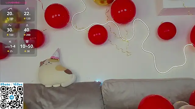 Snapshot of Helen_Spark chatting on 12, 10, 2025 Helen Spark online show from 12, 10, 2025