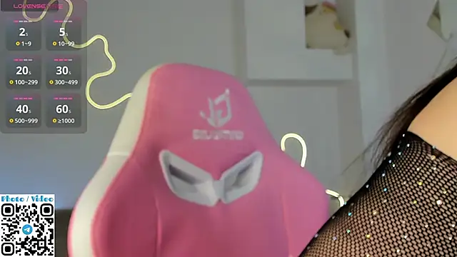 Snapshot of Helen_Spark chatting on 13, 10, 2025 Helen Spark online show from 13, 10, 2025