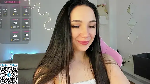 Snapshot of Helen_Spark chatting on 26, 10, 2025 Helen Spark online show from 26, 10, 2025