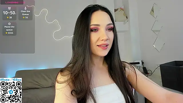 Snapshot of Helen_Spark chatting on 19, 11, 2025 Helen Spark online show from 19, 11, 2025