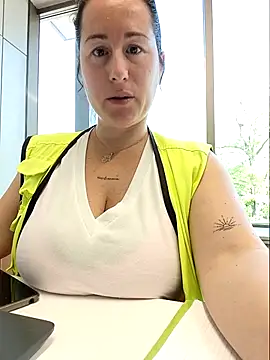 bichota85 online show from 27, 4, 2026