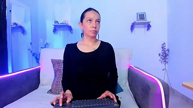 karlaaa   online show from 15, 12, 2025