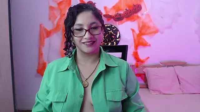 Snapshot of Gia_Dior chatting on 13, 10, 2025 Gia Dior online show from 13, 10, 2025