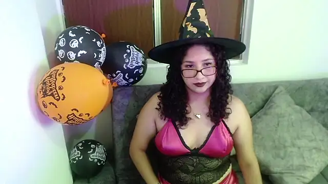 Snapshot of Gia_Dior chatting on 20, 10, 2025 Gia Dior online show from 20, 10, 2025