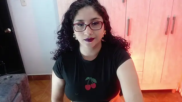 Snapshot of Gia_Dior chatting on 24, 10, 2025 Gia Dior online show from 24, 10, 2025