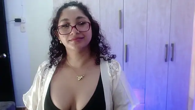 Snapshot of Gia_Dior chatting on 29, 10, 2025 Gia Dior online show from 29, 10, 2025