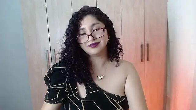 Snapshot of Gia_Dior chatting on 30, 10, 2025 Gia Dior online show from 30, 10, 2025