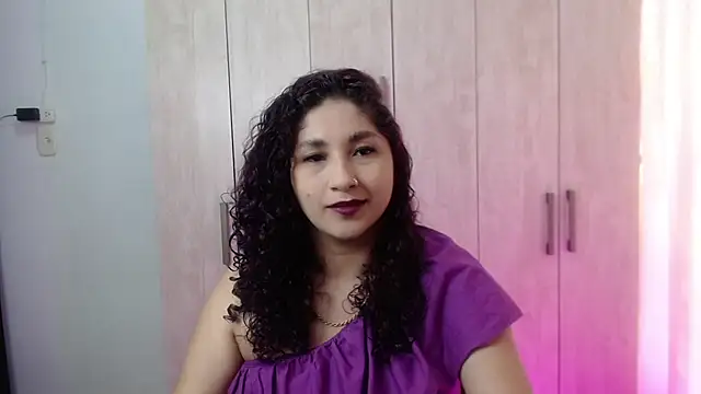 Snapshot of Gia_Dior chatting on 3, 11, 2025 Gia Dior online show from 3, 11, 2025