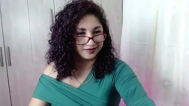 Snapshot of Gia_Dior chatting on 13, 11, 2025 Gia Dior online show from 13, 11, 2025