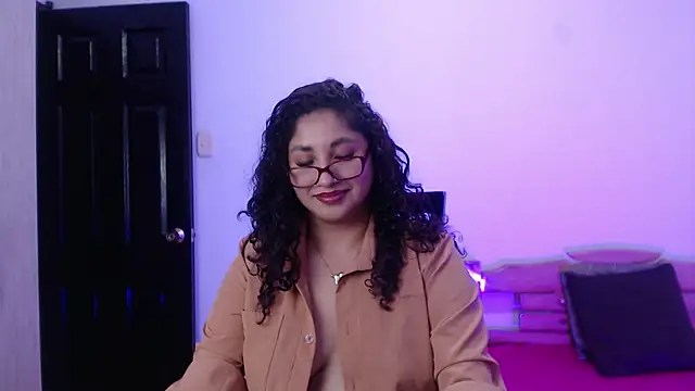 Snapshot of Gia_Dior chatting on 17, 12, 2025 Gia Dior online show from 17, 12, 2025