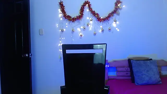 Snapshot of Gia_Dior chatting on 18, 12, 2025 Gia Dior online show from 18, 12, 2025