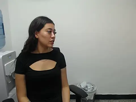 Snapshot of Alice-08 chatting on 9, 5, 2026 Alice-08 online show from 9, 5, 2026
