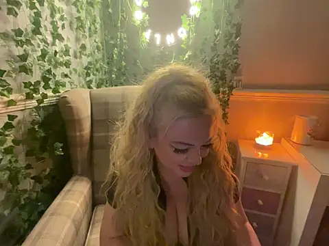 Snapshot of BonnyDesire chatting on 14, 10, 2025 BonnyDesire online show from 14, 10, 2025