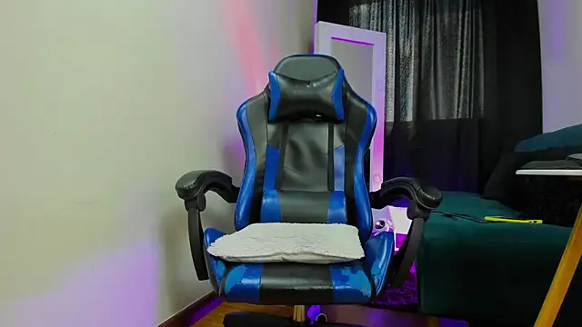 Charliejones  online show from 25, 9, 2025