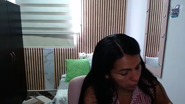 camilavargas  online show from 21, 4, 2026