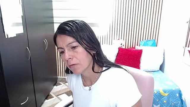 camilavargas  online show from 31, 5, 2026