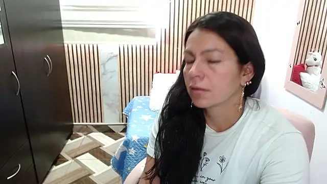 camilavargas  online show from 6, 6, 2026