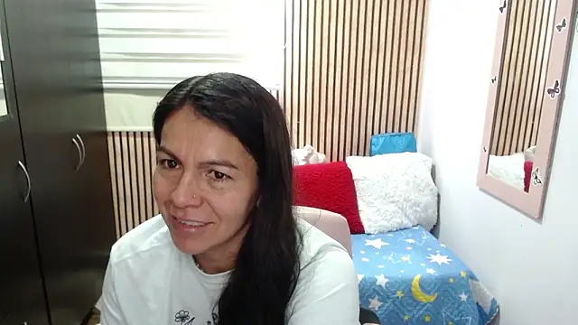 camilavargas  online show from 9, 6, 2026