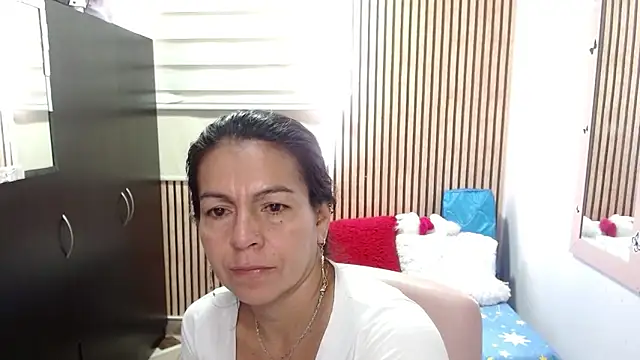 camilavargas  online show from 12, 6, 2026