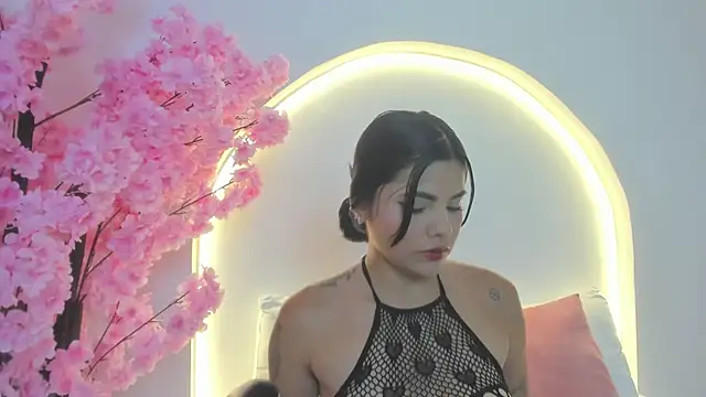 molly lovee  online show from 30, 6, 2026