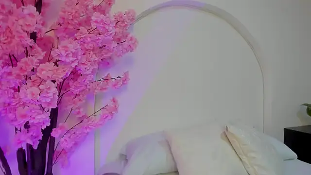 molly lovee  online show from 28, 7, 2026