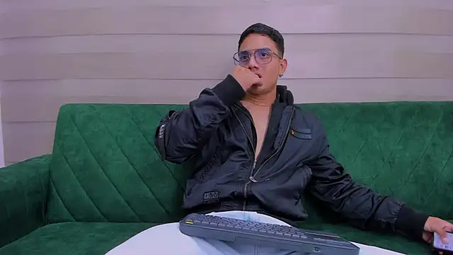 Snapshot of axel_vega chatting on 20, 9, 2025 axel vega online show from 20, 9, 2025