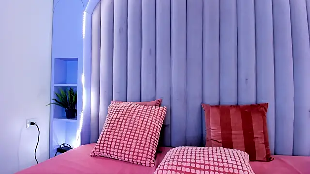 KeendraFox  online show from 2, 10, 2025